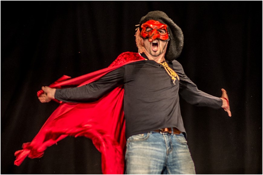 UNA COMEDIA INCOMODA   - Sábado 13 Febrero ( 16:30 h ) Público Adulto
