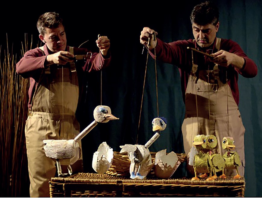 EL PATITO FEO - Domingo 8 Abril (12:00 horas) Publico Familiar
